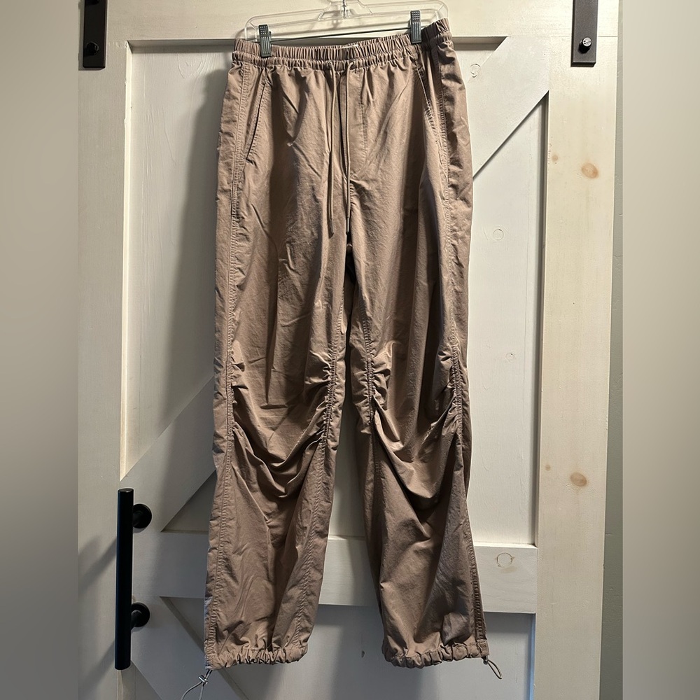 Abercrombie and Fitch joggers. 
65% Cotton
35% Nylon

Length  41”
Inseam 29”